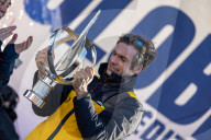 Le skipper de Macif Charlie Dalin remporte la dixième édition du tour du monde en solitaire Vendée Globe en pulvérisant le record de l’épreuve en 64 jours, 19 heures 22 minutes et 49 secondes aux Sables-d'Olonne