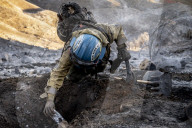 Firefighters battle Los Angeles area wildfires
