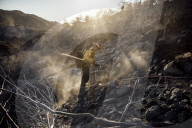 Firefighters battle Los Angeles area wildfires