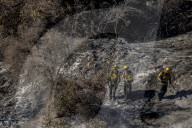 Firefighters battle Los Angeles area wildfires
