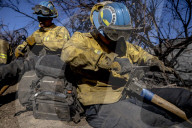 Firefighters battle Los Angeles area wildfires