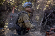 Firefighters battle Los Angeles area wildfires