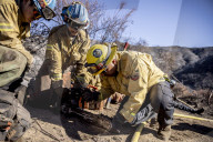 Firefighters battle Los Angeles area wildfires