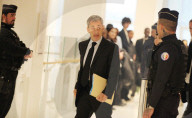 Brice Hortefeux et 11 autres prévenus arrivent au tribunal de Paris pour leur procès pour des accusations de financement illégal de la campagne présidentielle victorieuse de 2007 par Mouammar Kadhafi