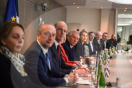 Le Premier ministre français François Bayrou lance les consultations avec les partenaires sociaux sur les retraite au ministère du Travail à Paris