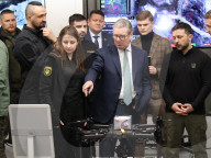 Volodymyr Zelenskyy and Keir Starmer inspect Ukrainian-made drones
