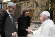 Papa Francesco con i Membri della Fondazione della Guardia Svizzera Pontificia