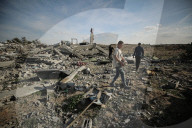 Displaced Gaza refugees heading home