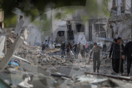 Displaced Gaza refugees heading home