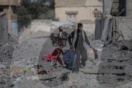 Displaced Gaza refugees heading home