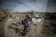 Displaced Gaza refugees heading home