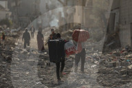 Displaced Gaza refugees heading home