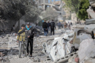Displaced Gaza refugees heading home