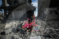 Displaced Gaza refugees heading home
