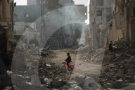 Displaced Gaza refugees heading home