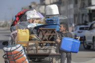 Displaced Gaza refugees heading home