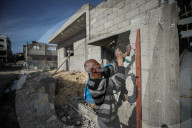 Displaced Gaza refugees heading home
