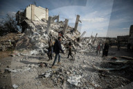 Displaced Gaza refugees heading home