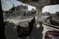 Displaced Gaza refugees heading home