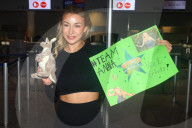 Anna-Carina Woitschack beim Abflug zur RTL-Fernsehshow "Ich bin ein Star – Holt mich hier raus!" am Flughafen in Frankfurt
