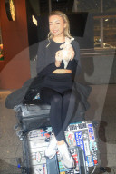 Anna-Carina Woitschack beim Abflug zur RTL-Fernsehshow "Ich bin ein Star – Holt mich hier raus!" am Flughafen in Frankfurt