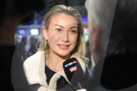Anna-Carina Woitschack beim Abflug zur RTL-Fernsehshow "Ich bin ein Star – Holt mich hier raus!" am Flughafen in Frankfurt