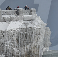 Niagara Falls freeze in Artic Blast