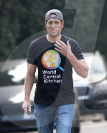 PREMIUM EXCLUSIVE Jennifer Garner's Beau John Miller Shows Off Ripped Arms In Tight T-Shirt