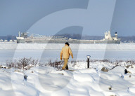 Rock salt freighter stuck in ice in Buffalo