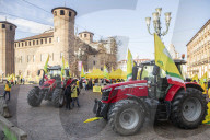 Torino, protesta della Coldiretti in Piazza Castello per chiedere assicurazioni contro il cambiamento climatico