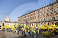 Torino, protesta della Coldiretti in Piazza Castello per chiedere assicurazioni contro il cambiamento climatico