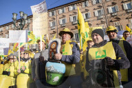 Torino, protesta della Coldiretti in Piazza Castello per chiedere assicurazioni contro il cambiamento climatico