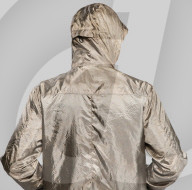 La tenue de la marque de mode britannique Vollebak bloque le piratage et le suivi du téléphone