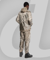 La tenue de la marque de mode britannique Vollebak bloque le piratage et le suivi du téléphone