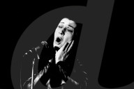  1973, Michel Simon fait la deuxième partie du spectacle de Jeanne Carré au Patriote, une boîte à chansons à l’étage du 1474 de la rue Sainte-Catherine Est (maintenant le SKY)