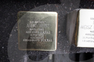 Bologna, giorno della memoria - installazione pietre di inciampo a casa di Arpad Weisz