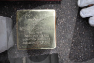 Bologna, giorno della memoria - installazione pietre di inciampo a casa di Arpad Weisz