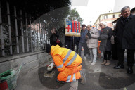 Bologna, giorno della memoria - installazione pietre di inciampo a casa di Arpad Weisz