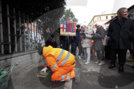 Bologna, giorno della memoria - installazione pietre di inciampo a casa di Arpad Weisz