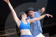 FABULOUS TROBADORS AU FESTIVAL DES VIEILLES CHARRUES 2004