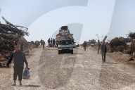 Displaced Gazans cross Netzarim corridor into Gaza City