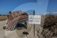 Displaced Gazans cross Netzarim corridor into Gaza City