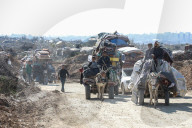 Displaced Gazans cross Netzarim corridor into Gaza City