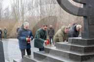 Zelenskyy honors memory of Holocaust victims