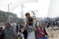 Thousands of Gazans return north to Gaza City