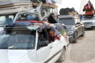 Thousands of Gazans return north to Gaza City