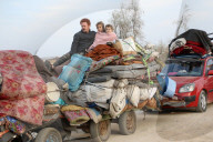 Thousands of Gazans return north to Gaza City