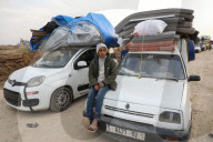 Thousands of Gazans return north to Gaza City