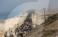 Thousands of Gazans return north to Gaza City