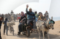 Thousands of Gazans return north to Gaza City